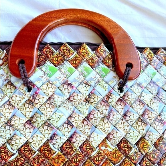 Womens Tote Hand Bag Purse Recycled Paper Wrapper Summer Top Zip Washable India - Picture 4 of 6